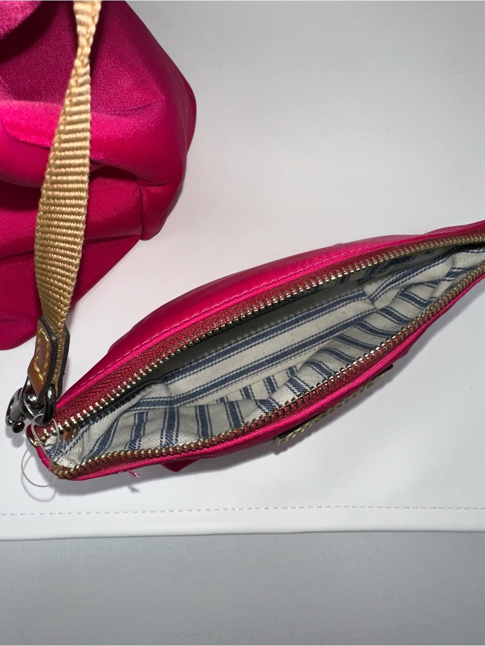 NWOT Dooney & Bourke Hot Pink Shoulder Bag w/Pouch and key fob - Picture 5 of 5